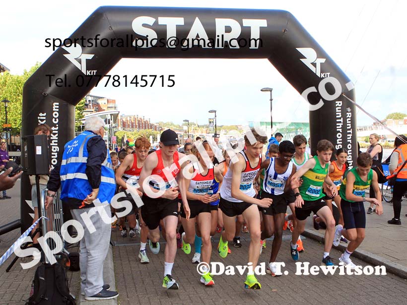 Junior 3k, 2024 Quayside 5k Road Race, Newcastle/Gateshead.  Photo: David T. Hewitson/Sports for All Pics